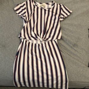 Dress with a crop slit in the midsection